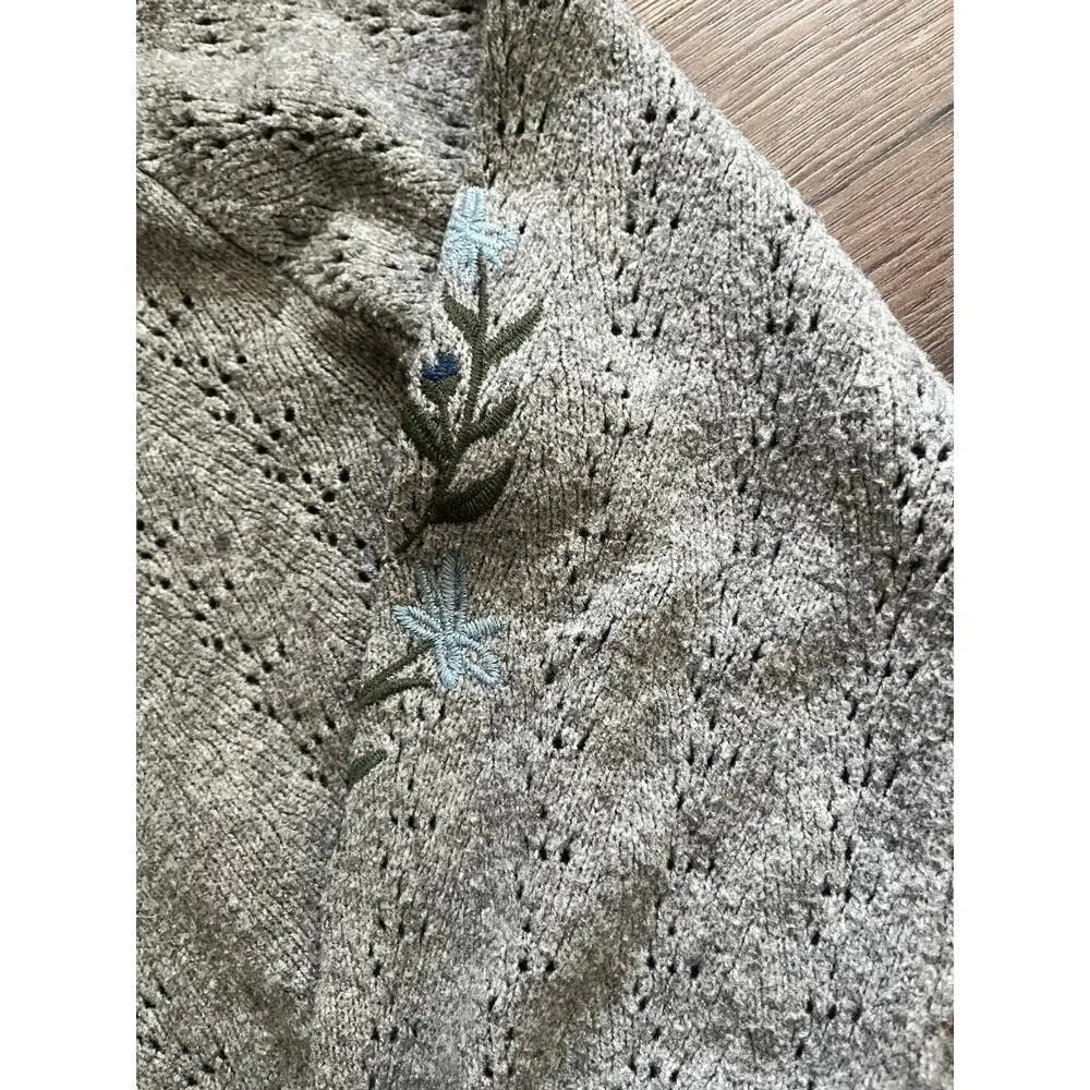 Abercrombie Kids Gray Floral Embroidered Pointelle Sweater 11/12
